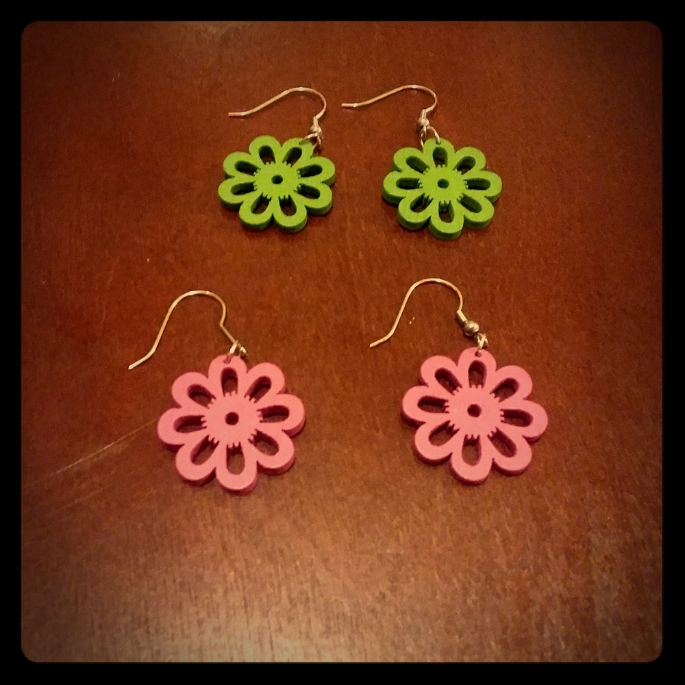💚💗 Set of Wooden Pink and Green Flower Earrings